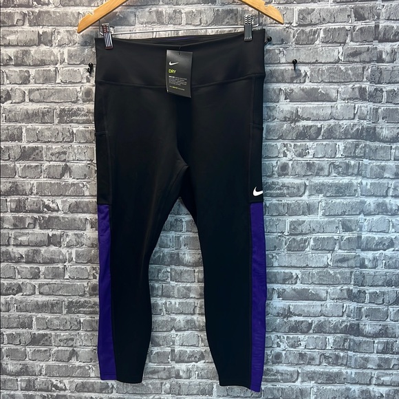 Nike women's Black and Purple‎ Capri Leggings - Picture 1 of 14